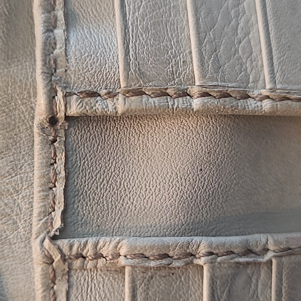 Gucci Bifold Monogram Snap Wallet - Picture 12 of 13